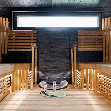 Villa Gaia - Luxury With Jacuzzi And Close To Trainstation 10 Minutes From Tampere City! 1,5 To Helsinki Lempäälä