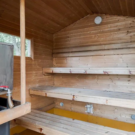 Villa Gaia - Luxury With Jacuzzi And Close To Trainstation 10 Minutes From Tampere City! 1,5 To Helsinki *