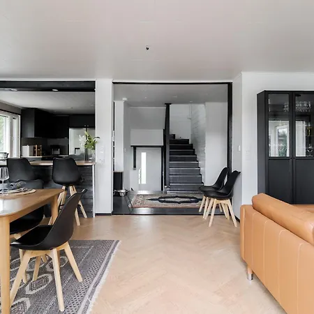 Villa Gaia - Luxury With Jacuzzi And Close To Trainstation 10 Minutes From Tampere City! 1,5 To Helsinki Lempaala